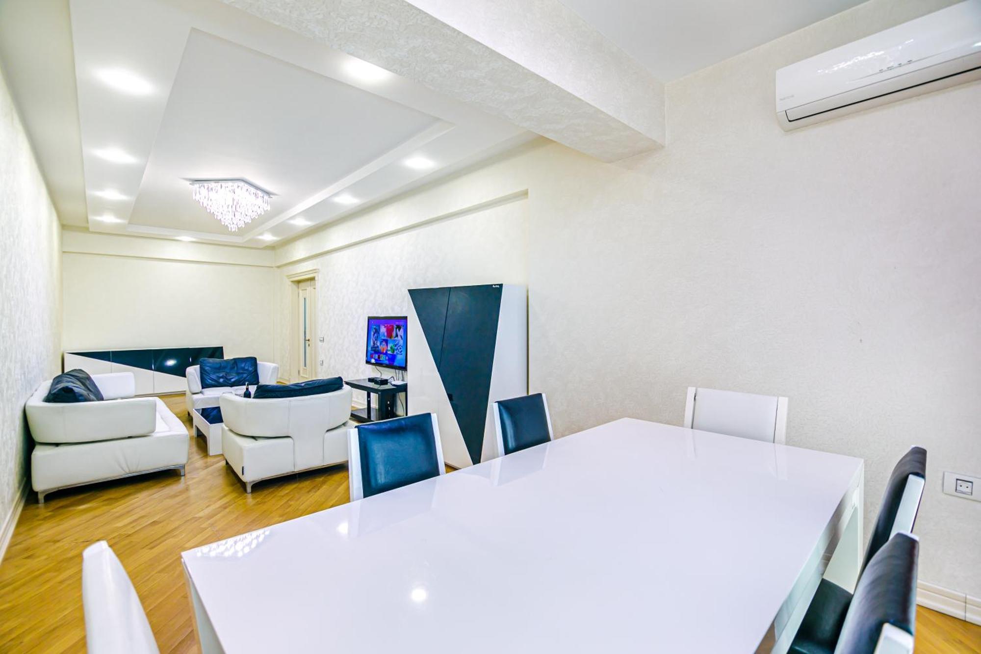 Park Azure Vip Apartment By Baku Housing Bagian luar foto
